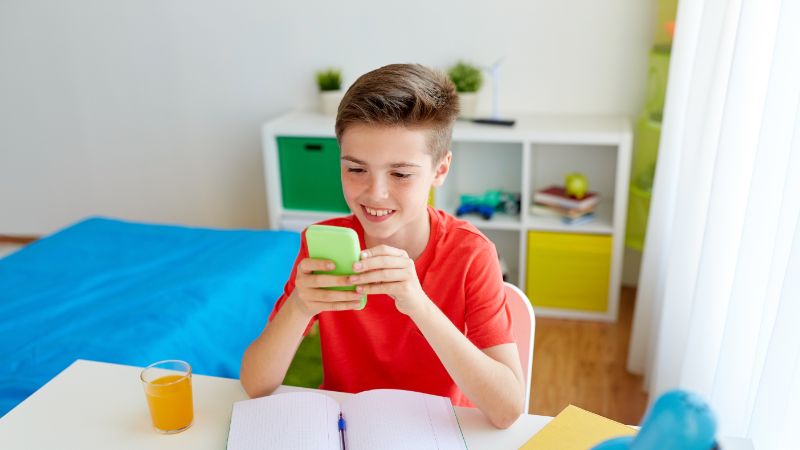 13 Family-Friendly Apps for Kids to Safely Stay in Touch